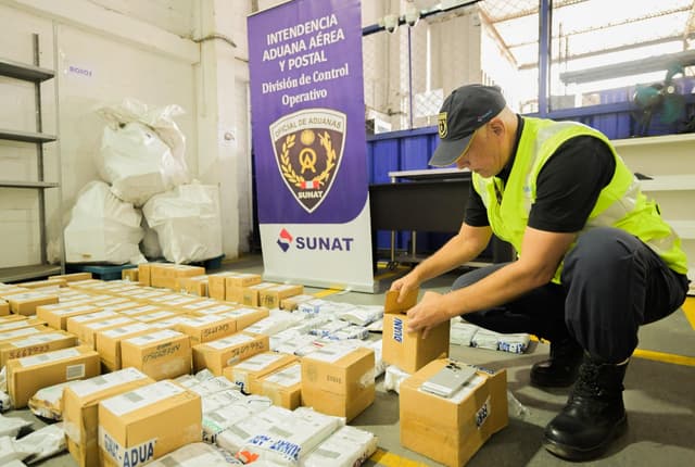 SUNAT incautó más de 400 teléfonos celulares de alta gama provenientes de EE.UU.