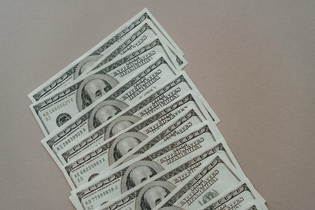 Casas de cambio online ganan terreno mientras bancos mantienen amplios márgenes en el dólar