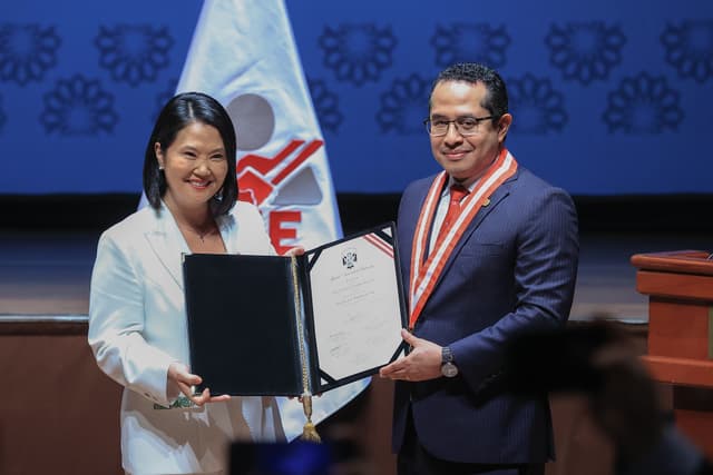 JNE entrega credenciales a Keiko Fujimori como presidenta electa