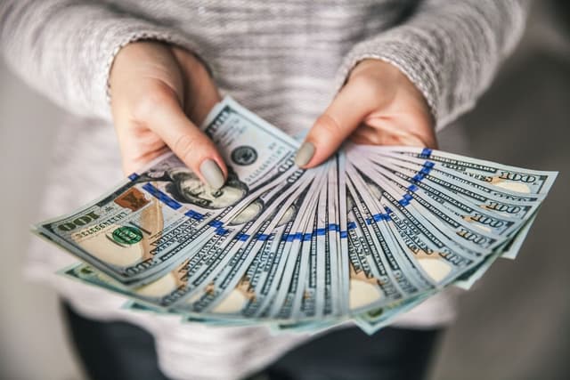 Dólar sube: ¿qué factores debes revisar antes de comprar dólares?