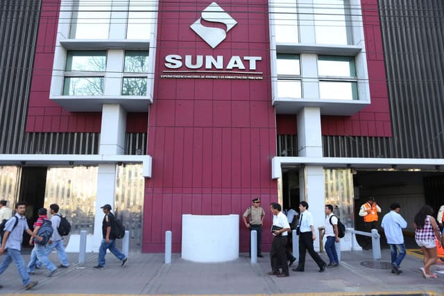 Gobierno designó a César Alfonso Luna Victoria como jefe de la Sunat