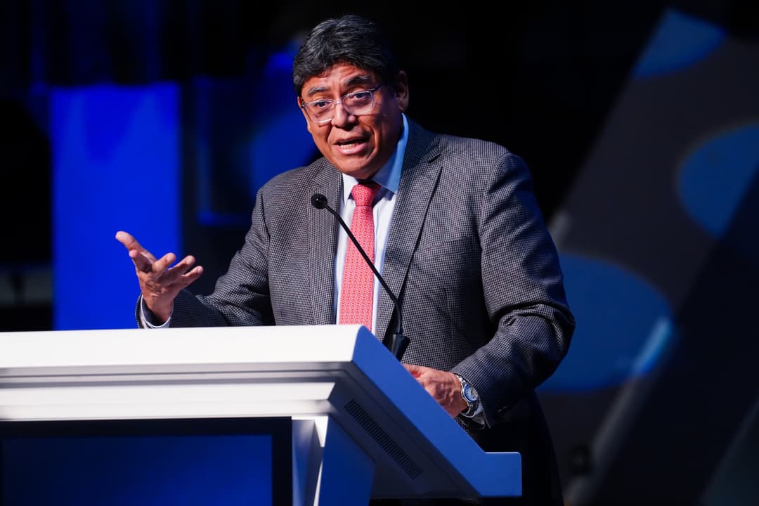 MEF anuncia medidas para evitar una desaceleración económica que afecte a las microempresas